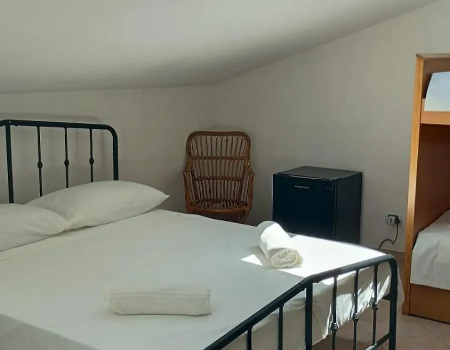 Fratti Central Beach Rooms-1